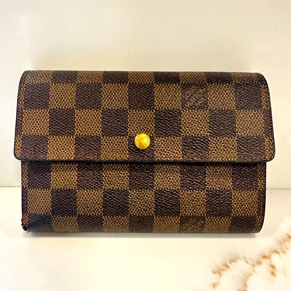 Vintage authentic Louis Vuitton wallets.Porte-Trésor Étui Papier Wallet in brown